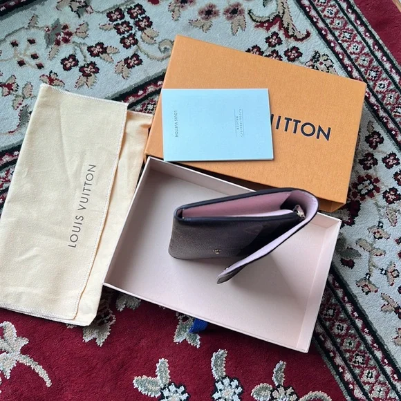 LV Emilie Wallet - Picture 3 of 11